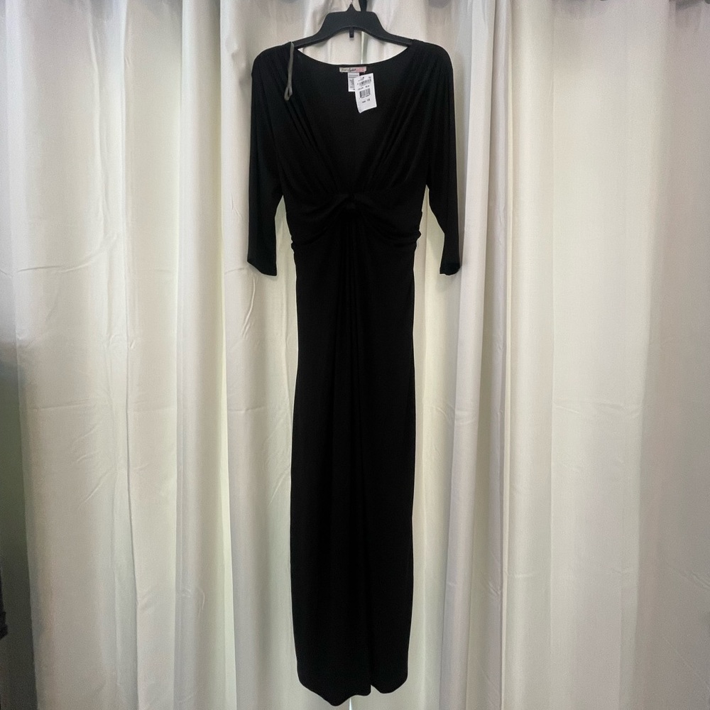 Beautiful long black dress, 3/4 sleeve, neckline